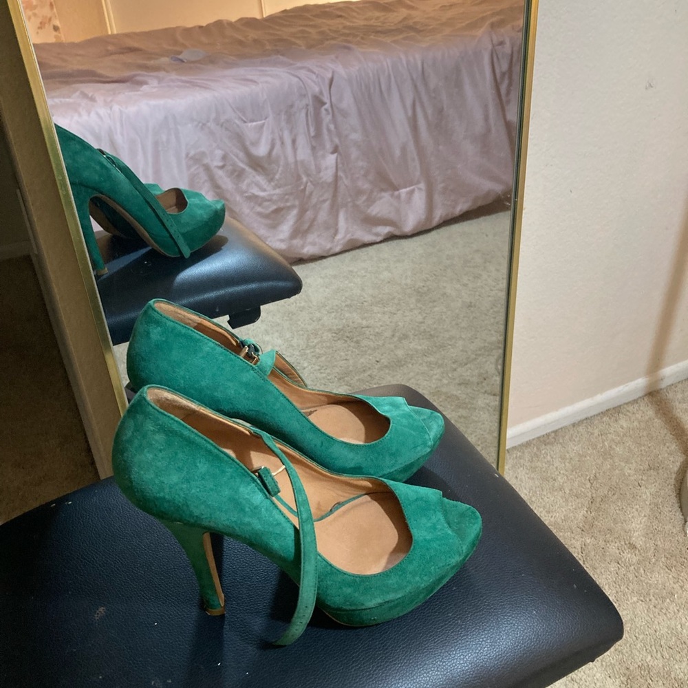 Sexy green high heels size 8 very comfortable
